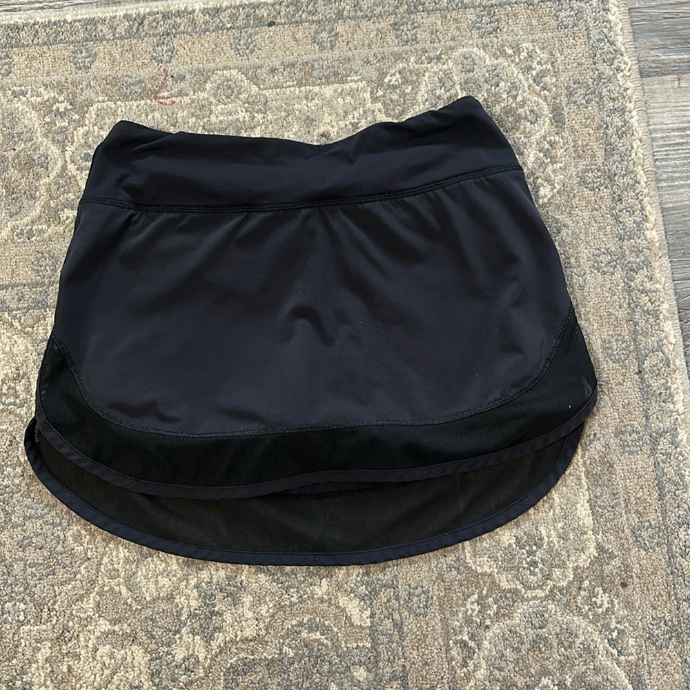 Black lululemon skirt with shorts good condition